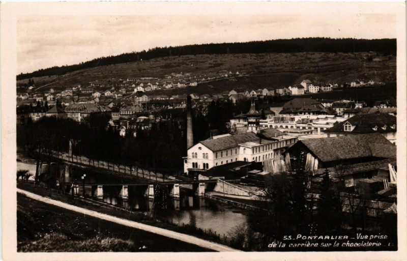 Carte postale ancienne Pontarlier - Vue prise de la carriere sur la chocolaterie à Pontarlier