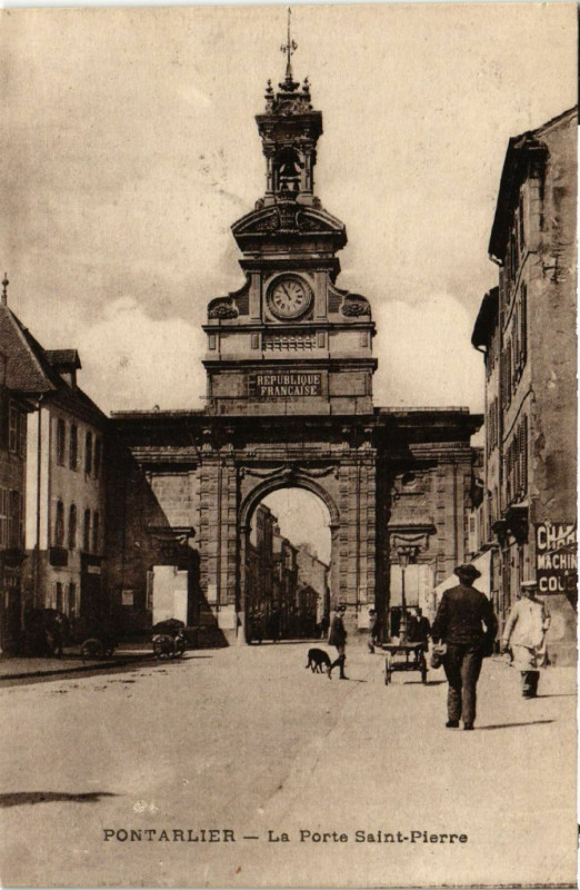 Carte postale ancienne Pontarlier - La Porte Saint-Pierre à Pontarlier