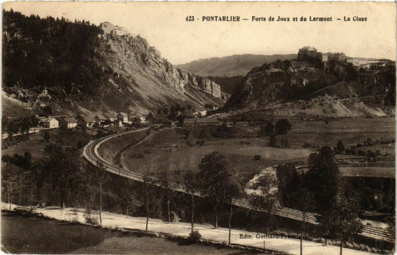 Carte postale ancienne Pontarlier - Forts de Joux et du Larmont - La Cluse à Pontarlier