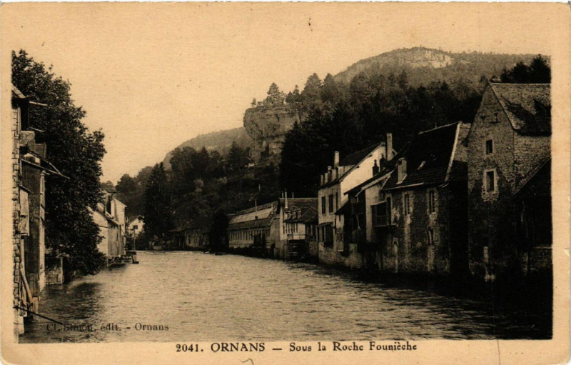 Carte postale ancienne Ornans - Sous la Roche Founieche à Ornans