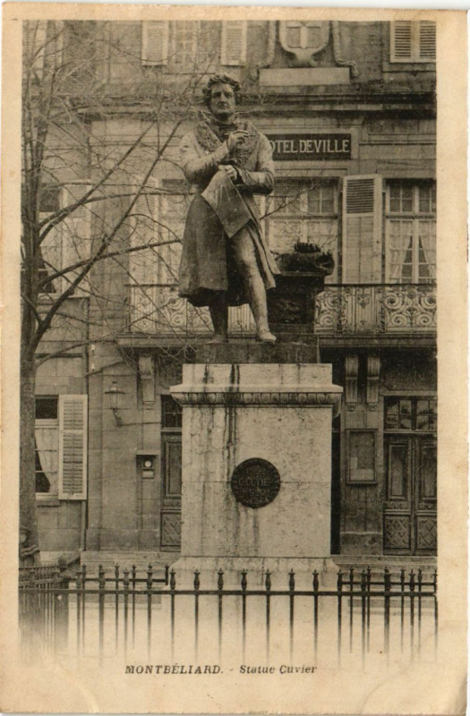 Carte postale ancienne Montbeliard - Statue Cuvier à Montbéliard