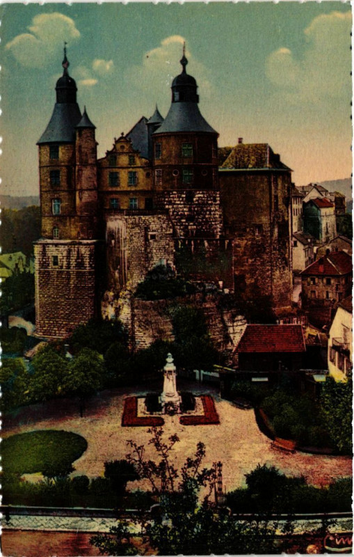 Carte postale ancienne Montbeliard - Le Chateau et le Monument à Montbéliard