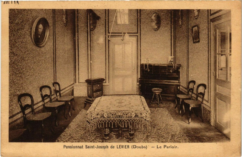 Carte postale ancienne Levier - Pensionnat Saint-Joseph de Levier - Le Parloir à Levier