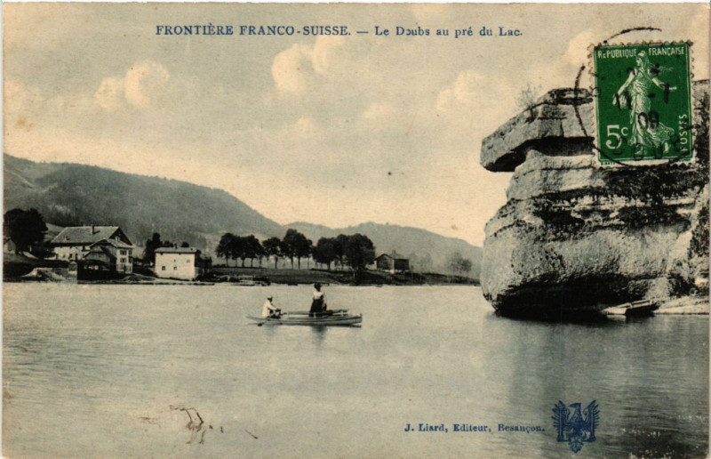 Carte postale ancienne Le Doubs au pré du Lac - Frontiere Franco-Suisse à Doubs
