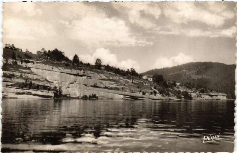 Carte postale ancienne Entrée des Bassins du Doubs - Table d'Hercule à Doubs