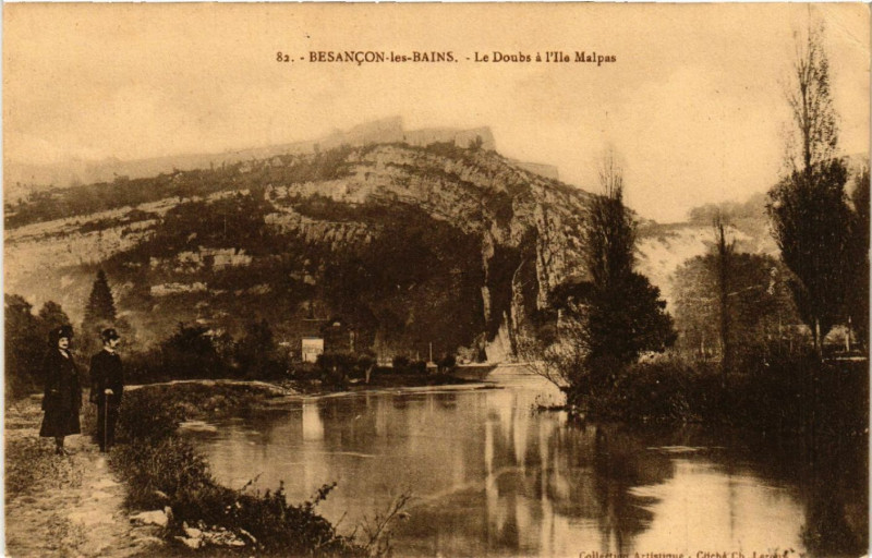 Carte postale ancienne Besancon-les-Bains - Le Doubs a l'Ile Malpas à Doubs