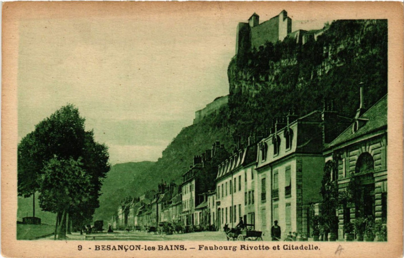 Carte postale ancienne Besancon-les-Bains - Faubourg Rivotte et Citadelle à Besançon