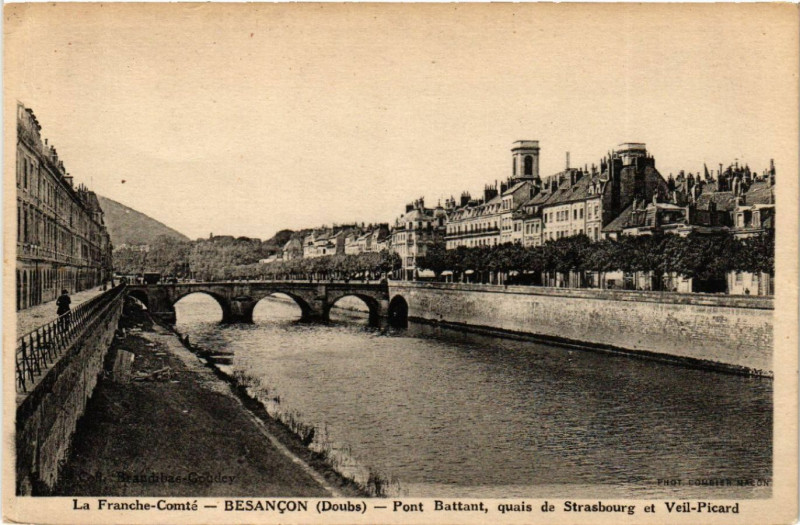 Carte postale ancienne Besancon - Pont Battant - quais de Strassbourg et Veil-Picard à Besançon
