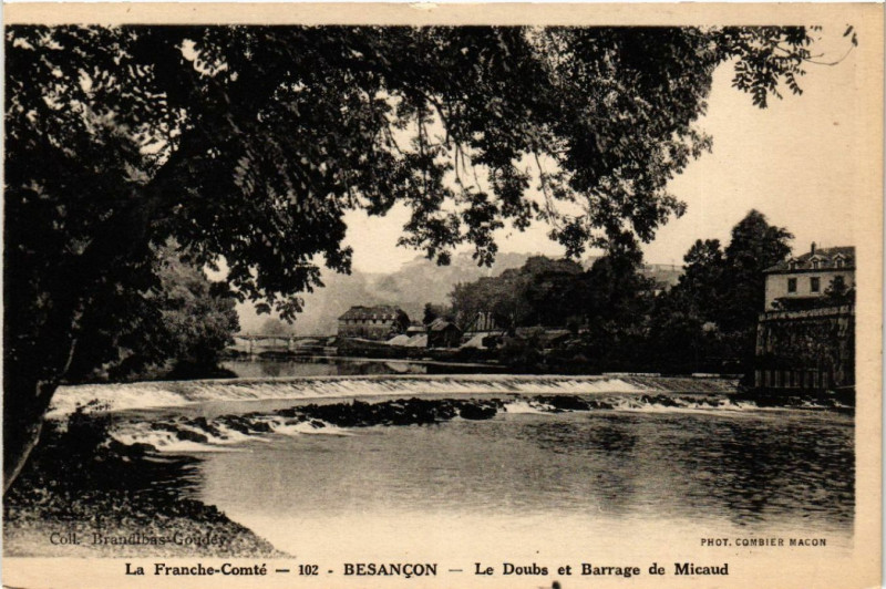 Carte postale ancienne Besancon - Le Doubs et Barrage de Micaud à Besançon