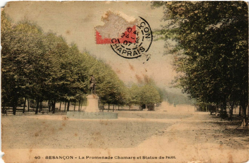 Carte postale ancienne Besancon - La Promenade Chamars et Statue de Pajol à Besançon