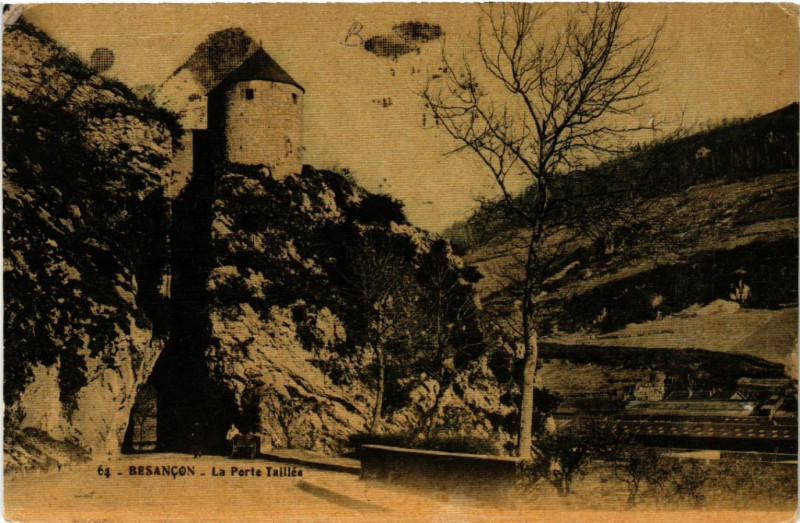Carte postale ancienne Besancon - La Porte Taillée à Besançon