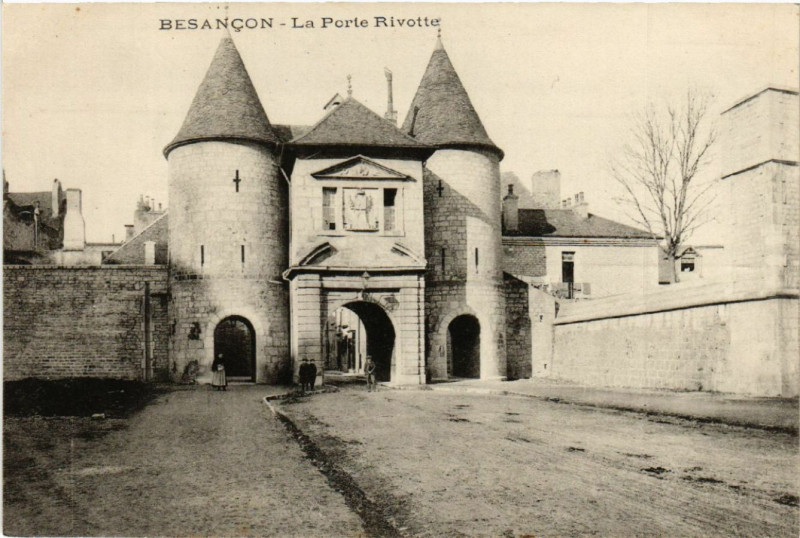 Carte postale ancienne Besancon - La Porte Rivotte à Besançon