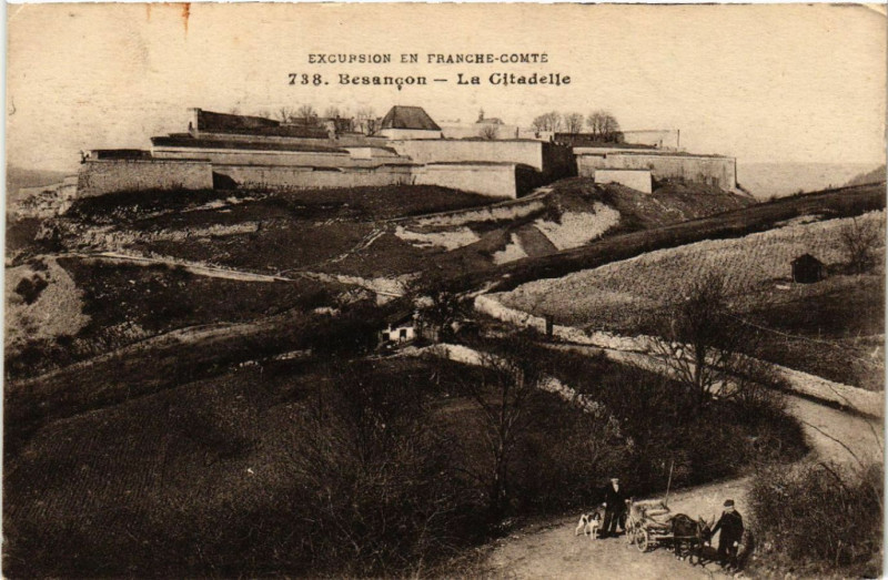 Carte postale ancienne Besancon - La Citadelle à Besançon