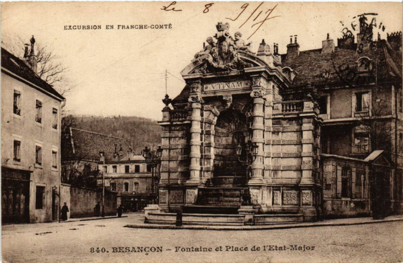 Carte postale ancienne Besancon - Fontaine et Place de l'Etat-Major à Besançon