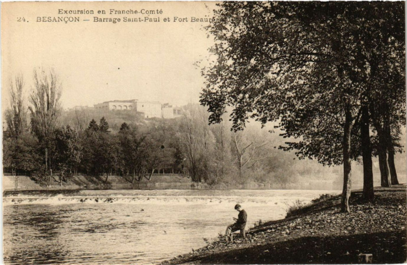 Carte postale ancienne Besancon - Barrage Saint-Paul et Fort Beauregard à Besançon
