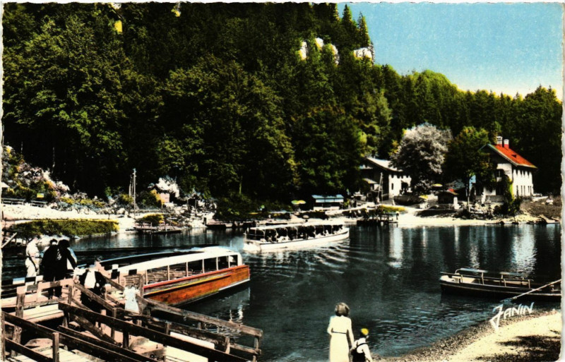 Carte postale ancienne Frontiere Franco-Suisse - Villers le Lac - Le Debarcadere du Saut d à Villers-le-Lac