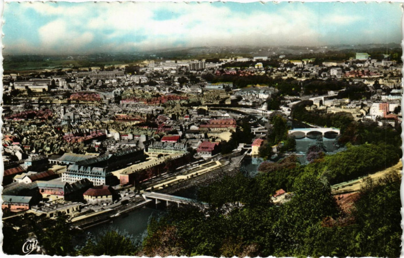 Carte postale ancienne Besancon - Vue générale et le Doubs à Besançon