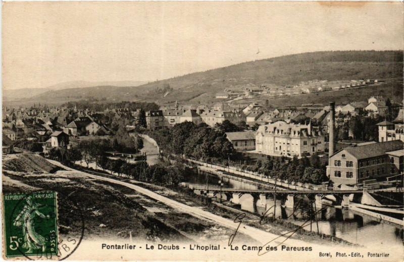 Carte postale ancienne Pontarlier - Le Doubs - L'Hopital - Le Camp des Pareuses à Pontarlier