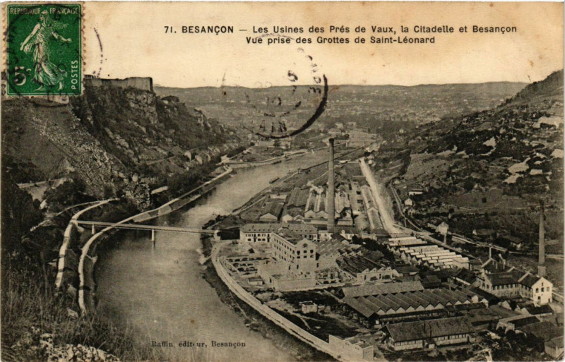 Carte postale ancienne Besancon - Les Usines des Prés de Vaux la Citadelle et Besancon à Besançon