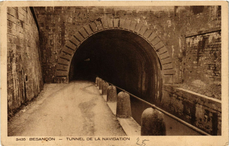 Carte postale ancienne Besancon - Tunnel de la Navigation à Besançon