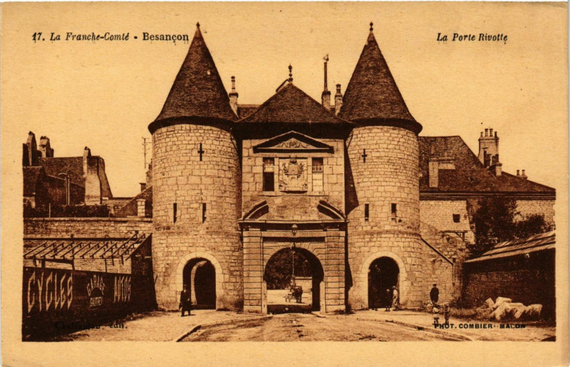 Carte postale ancienne La Franche-Comté - Besancon - La Porte Rivotte à Besançon