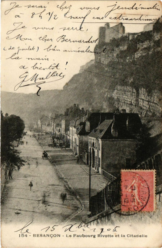 Carte postale ancienne Besancon - Le Faubourg Rivotte et la Citadelle à Besançon