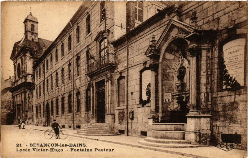 Carte postale ancienne Besancon-les-Bains - Lycée Victor-Hugo - Fontaine Pasteur à Besançon