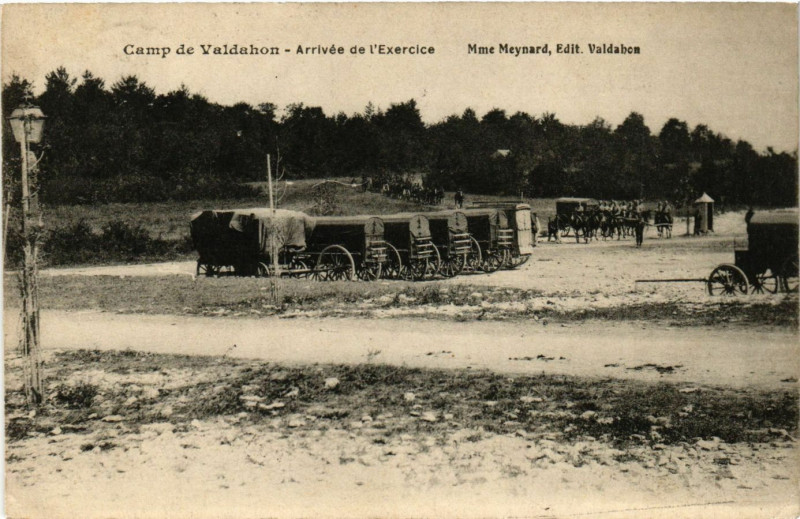 Carte postale ancienne Camp de Valdahon - Arrivée de l'Excercice - Mme Meynard à Valdahon