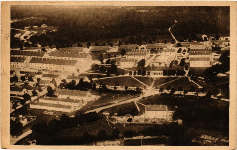 Carte postale ancienne Camp du Valdahon - Batiment des Officiers et Mess à Valdahon