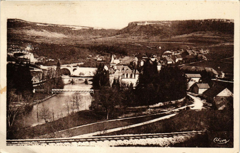 Carte postale ancienne Cleron - Vallée de la Loue - Vue générale à Cléron