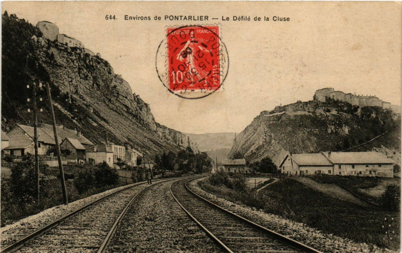 Carte postale ancienne Environs de Pontarlier - La Défilé de la Cluse à Pontarlier