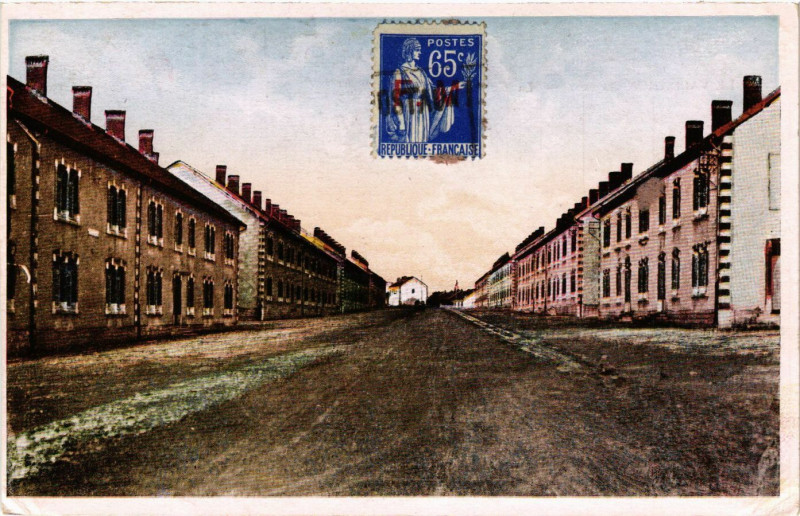 Carte postale ancienne Le Valdahon - La Grande Allée à Valdahon