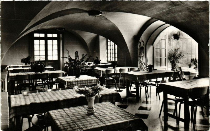Carte postale ancienne Maison de Repos de Vaire-le-Grand - La Salle a Manger à Vaire
