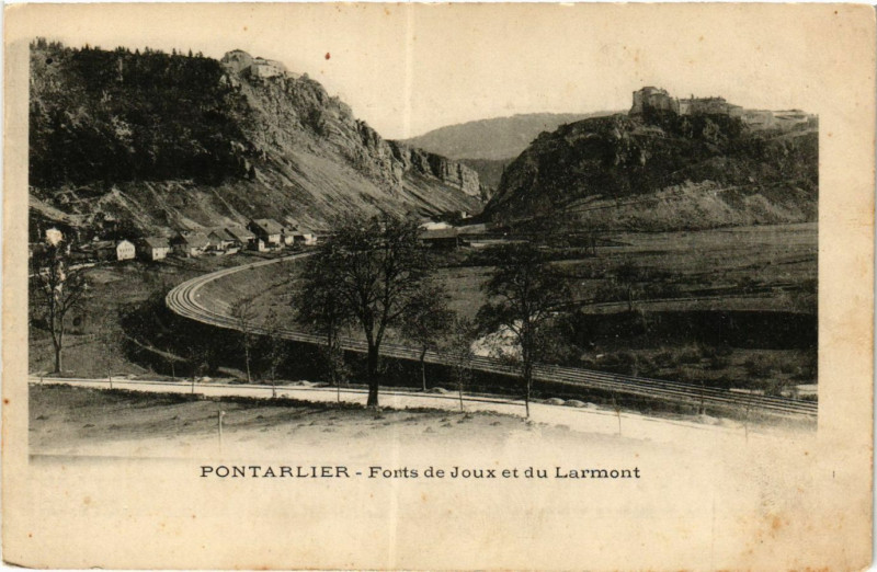 Carte postale ancienne Pontarlier - Fonts de Joux et du Larmont à Pontarlier