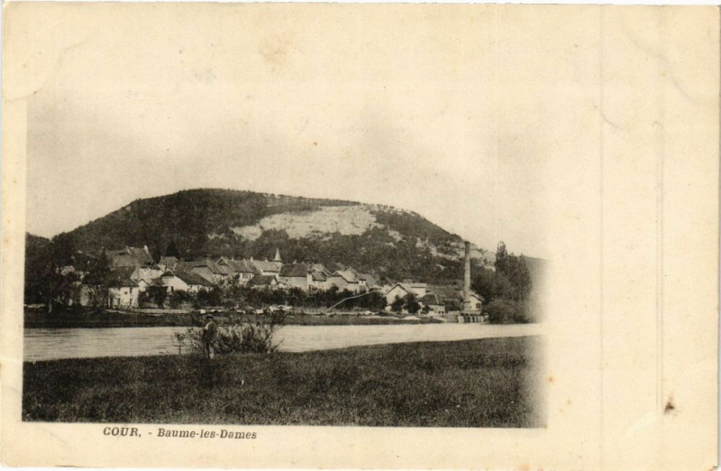 Carte postale ancienne Cour - Baume-les-Dames à Baume-les-Dames