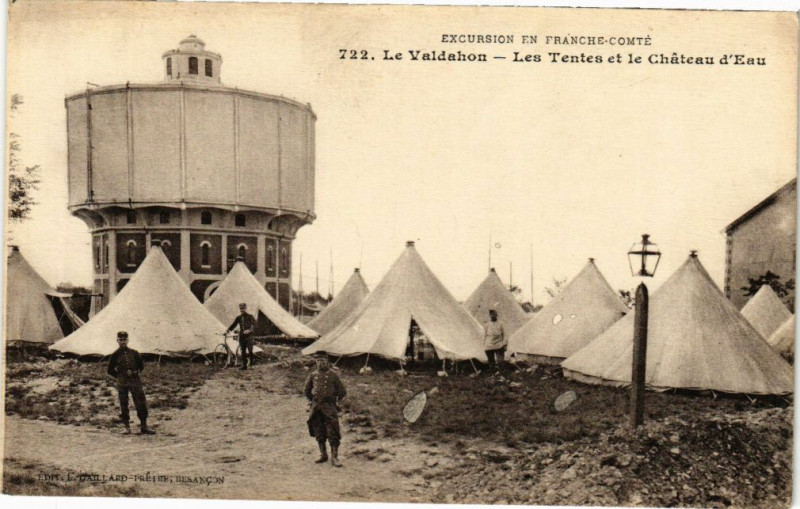 Carte postale ancienne Excursion en .. Le Valdahon - Les Tentes et le Chateau d'Eau à Valdahon