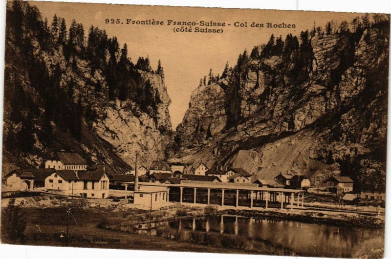 Carte postale ancienne Frontiere Franco-Suisse - Col des Roches (coté Suisse)
