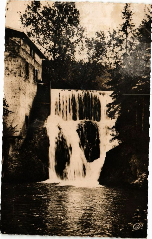 Carte postale ancienne Lac de Saint-Point - Source Bleue - La Cascade