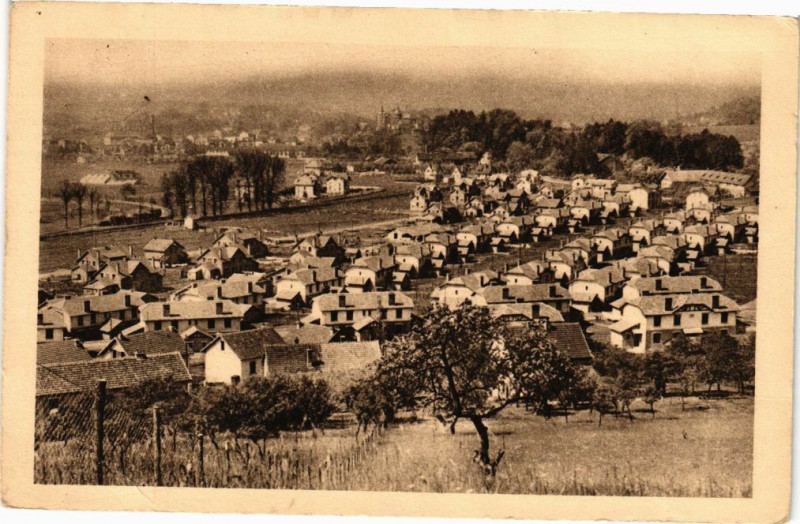 Carte postale ancienne Le Groupe de Production des Automobiles Peugeot a Sochaux-Montbélar à Sochaux
