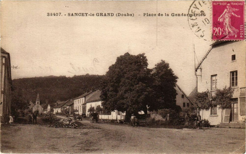 Carte postale ancienne Sancey-le Grand - Place de la Gendarmerie à Sancey