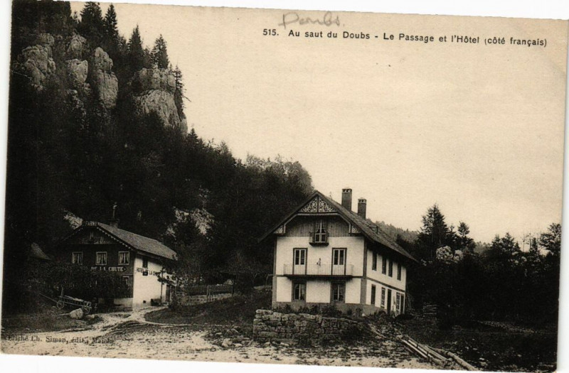 Carte postale ancienne Au saut du Doubs - Le Passage et l'Hotel (coté francais) à Doubs