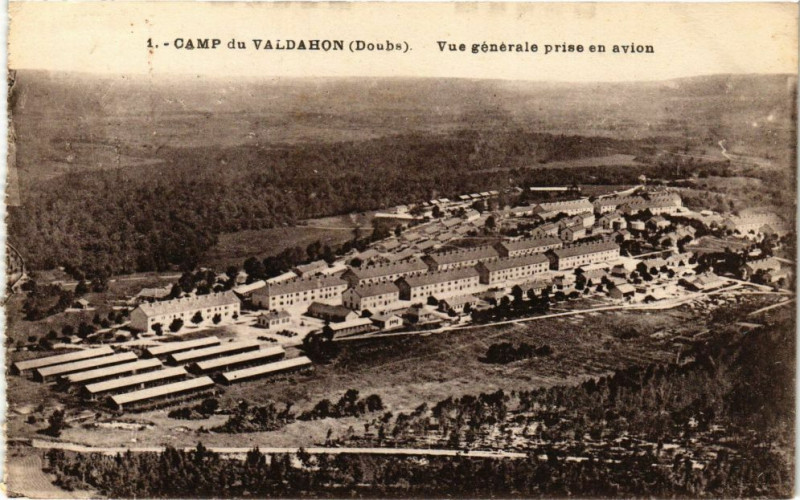 Carte postale ancienne Camp du Valdahon - Vue générale prise en avion à Valdahon