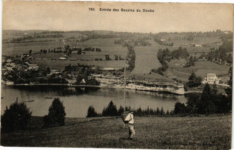 Carte postale ancienne Entrée des Bassins du Doubs à Doubs