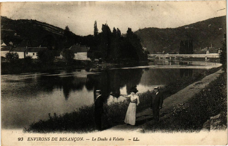 Carte postale ancienne Environs de Besancon - Le Doubs a Velotte à Besançon