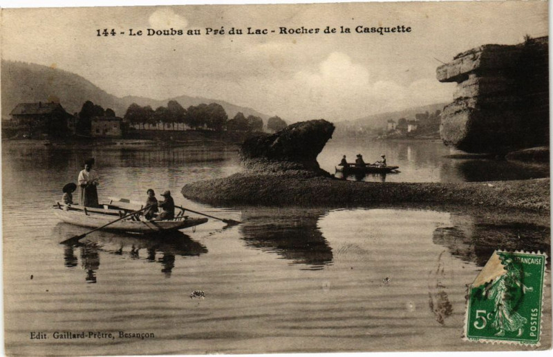 Carte postale ancienne Le Doubs au pré du Lac - Rocher de la Casquette à Doubs