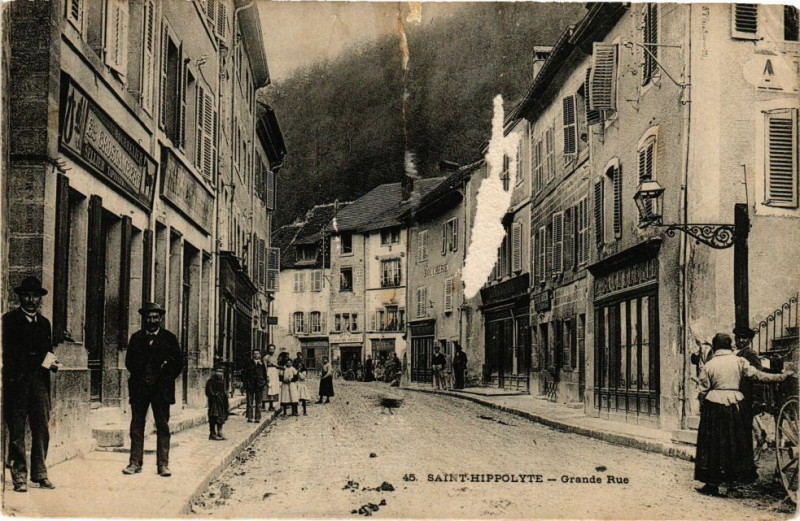 Carte postale ancienne Saint-Hippolyte - Grande Rue à Saint-Hippolyte