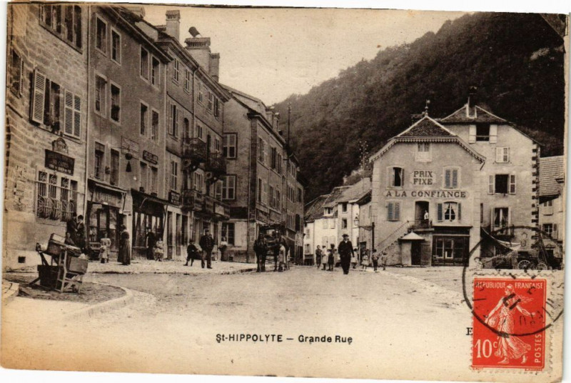 Carte postale ancienne Saint-Hippolyte - Grande Rue à Saint-Hippolyte