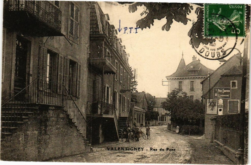 Carte postale ancienne Valentigney - Rue du Pont à Valentigney