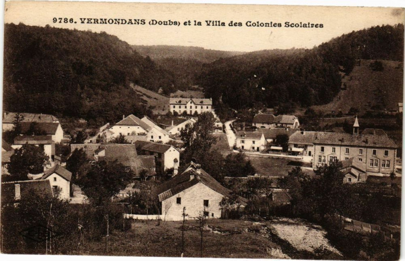 Carte postale ancienne Vermondans et la Villa des Colonies Scolaires à Laire