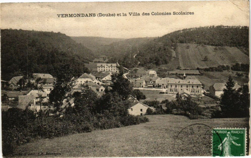 Carte postale ancienne Vermondans et la Villa des Colonies Scolaires. à Laire